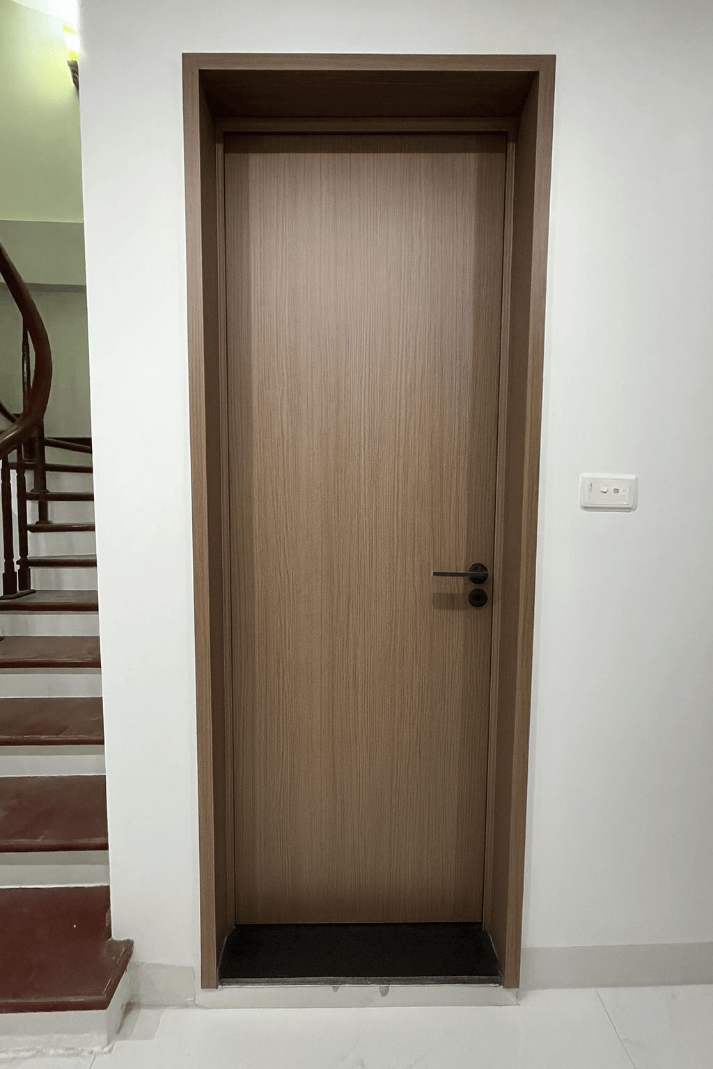Của Thông Phòng Lõi Nhôm Tấm Tổ Ong vân gỗ Bạch đàn cổ điển
