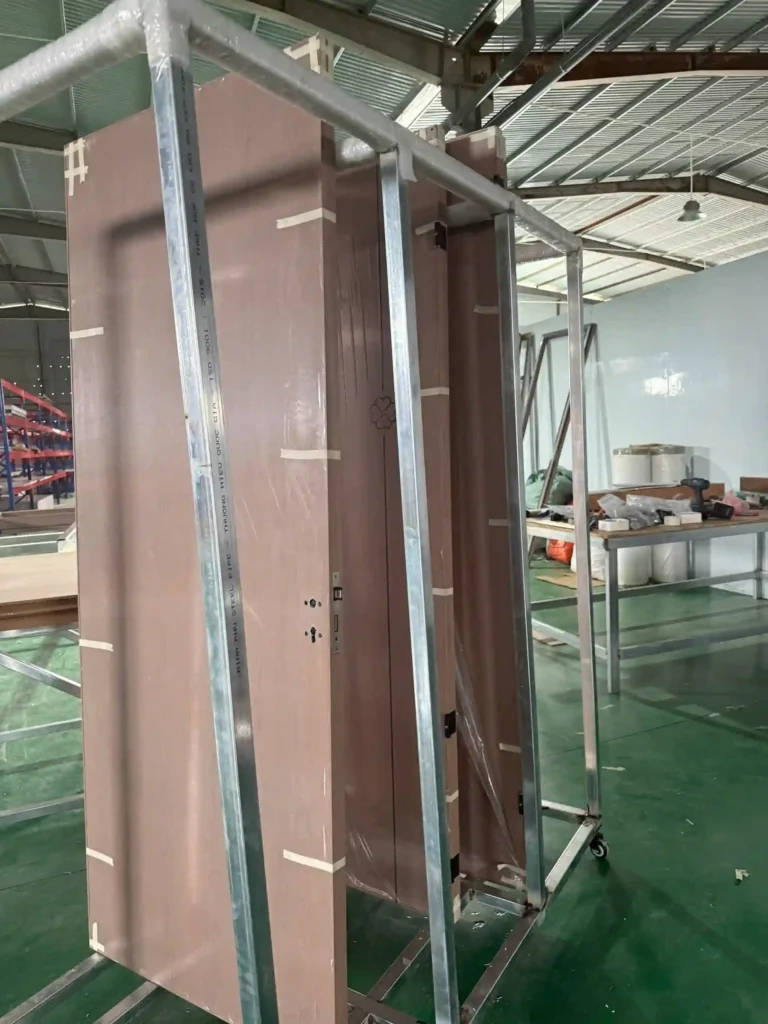Kho thành phẩm cửa nhôm tổ ong Te Shi Long